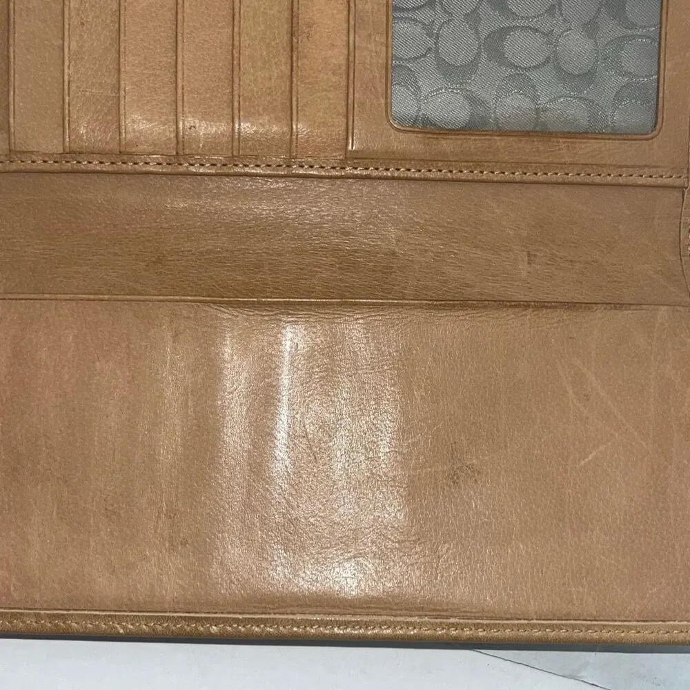 Coach Women's Light Tan Hampton Bill Card‎ Coin Tri-Fold Leather Wallet